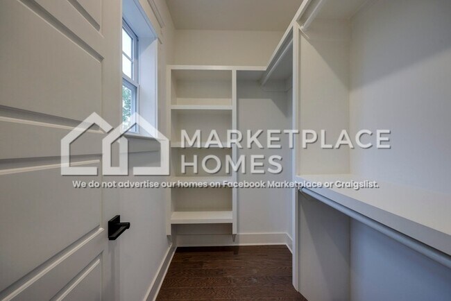 Building Photo - 1843 Meade Ave