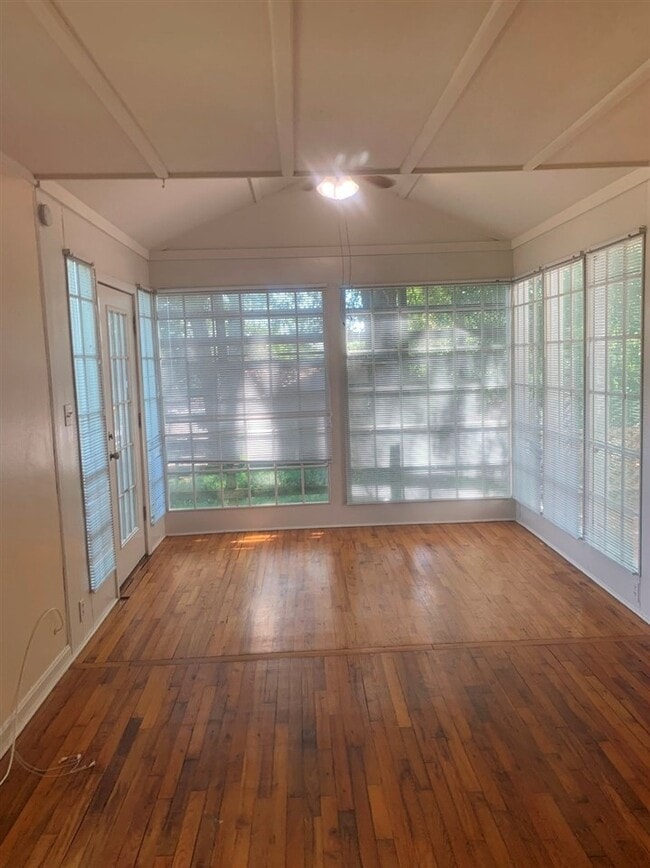 Building Photo - 1607 Jackson Bluff Rd