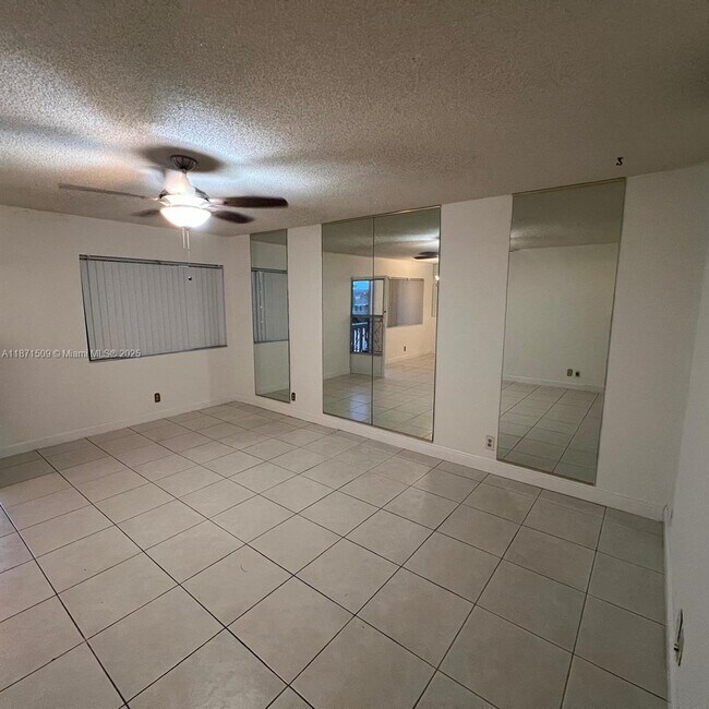 Building Photo - 600 Village Green Ct