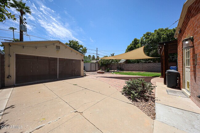 Building Photo - 1317 W Holly St
