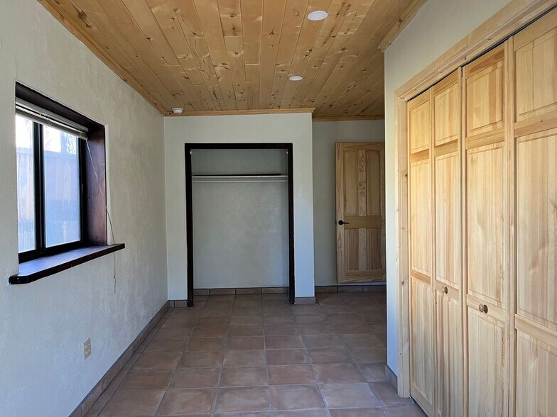 Building Photo - 410 Liebert St