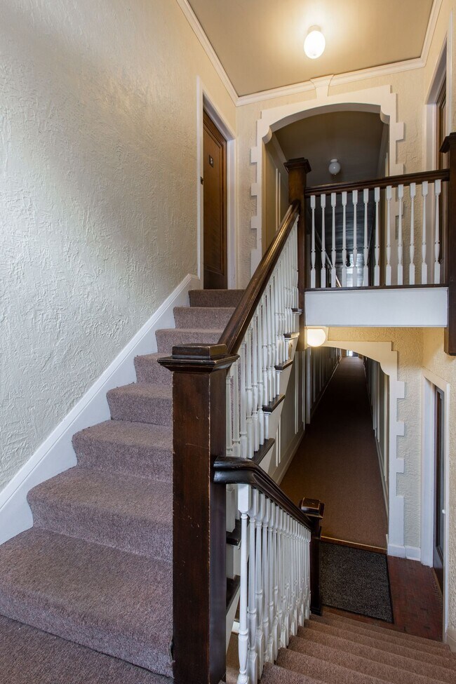 Building Photo - 3508 Dupont Ave S