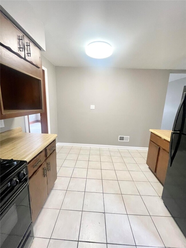 Building Photo - 525 N 27th St