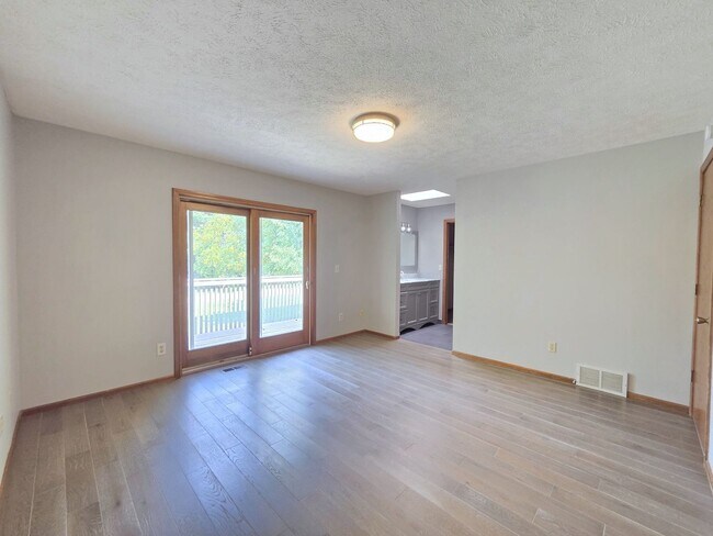 Building Photo - $3,250- 5 Bed / 3 Bath Beautiful Home in Upper South Hill
