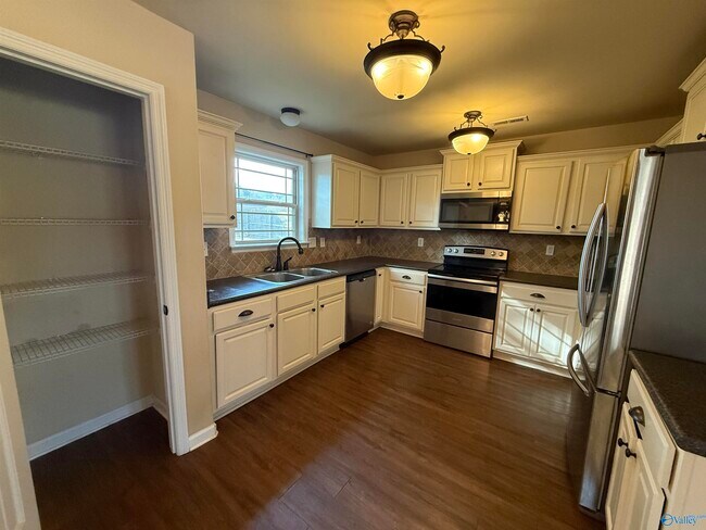 Building Photo - 824 Bell Factory Rd