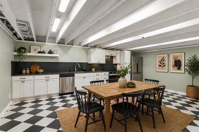 Building Photo - 306 S Walton St