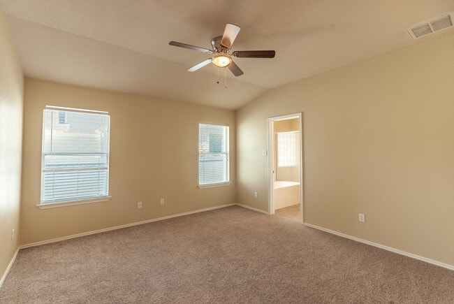 Building Photo - 3 Bedroom, 2 Bath, Single Story Home in Highland Park