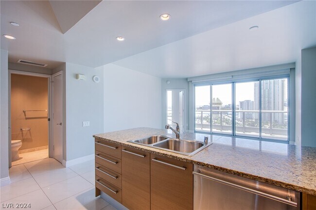 Building Photo - 222 Karen Ave