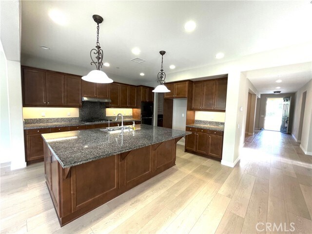 Building Photo - 6430 Sheffield St