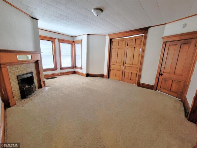 Building Photo - 210 N Fremont St