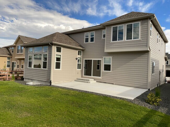 Building Photo - Built in 2021- Stunning 5 Bedroom 4 bath H...