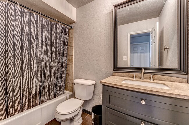 Building Photo - 3 Bedroom Rental with Gameroom!