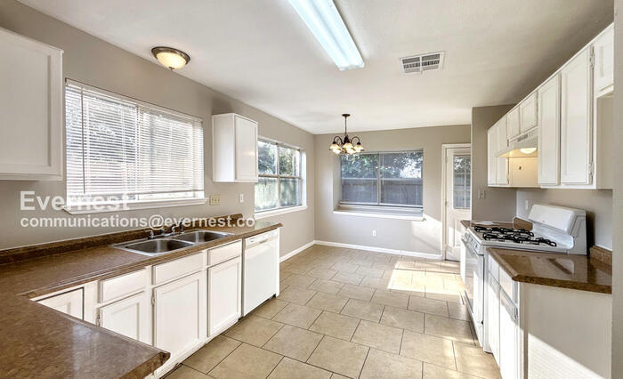 Building Photo - 19427 Bristlestar Dr