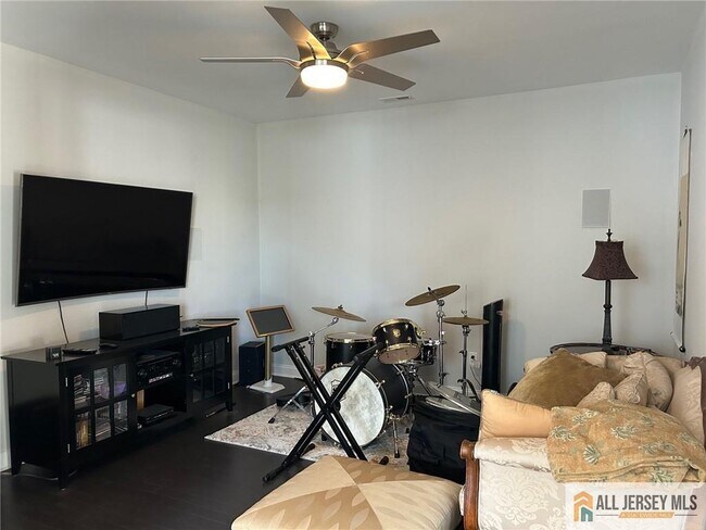 Building Photo - 30 Hamilton Dr