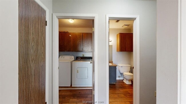 Building Photo - 2803 Longmire Dr