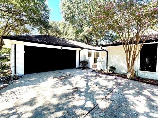 Building Photo - 2719 Tinechester Dr