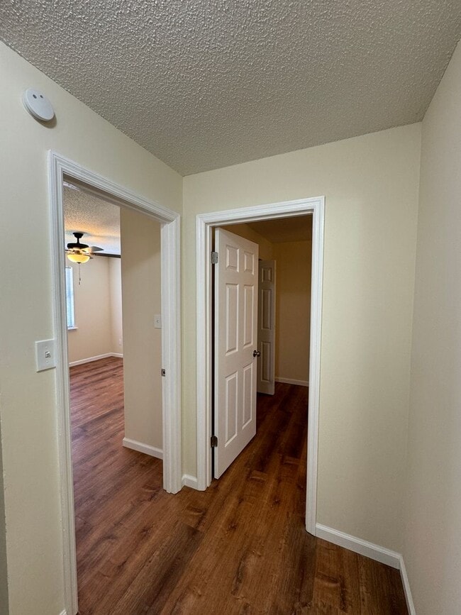 Building Photo - 1511 Rustic Dr