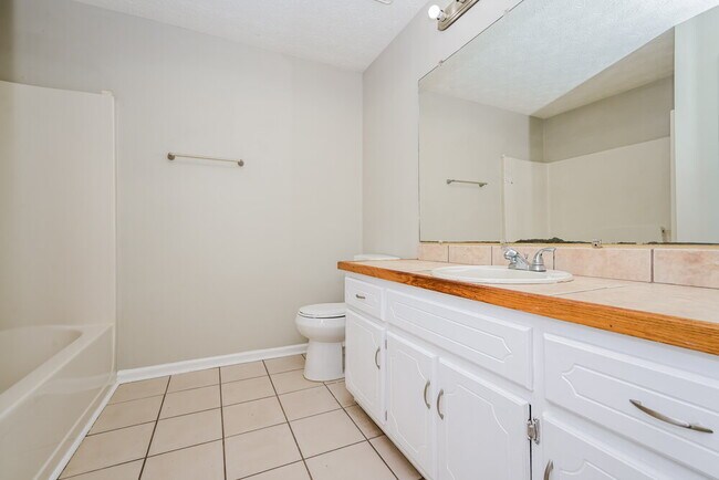 Building Photo - 270 Lazy Hollow Ln