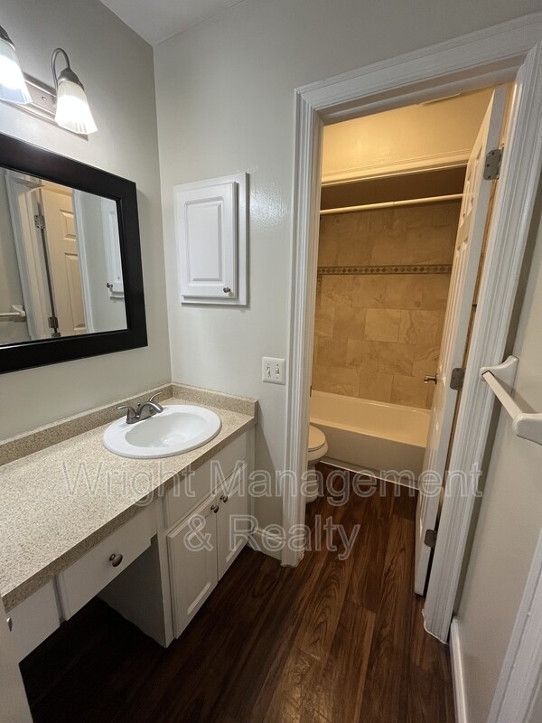 Building Photo - 505 S Westland Ave