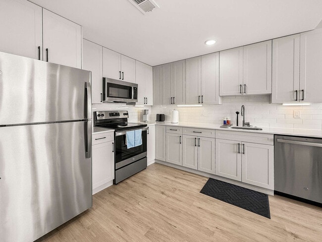 Building Photo - 626 N Delaware Ave