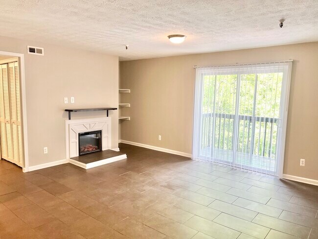 Building Photo - 1000 Parkvale Ct