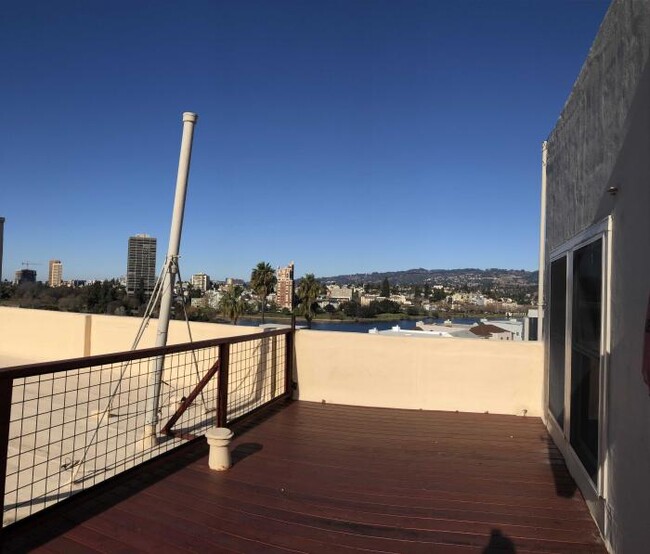Building Photo - 3 bedroom in Oakland CA 94606