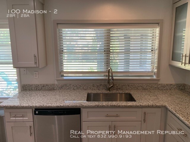 Building Photo - 100 Madison