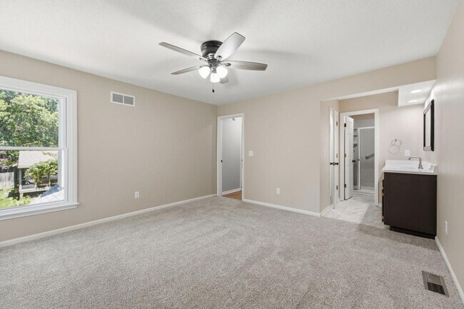 Building Photo - 11804 Oakmont St