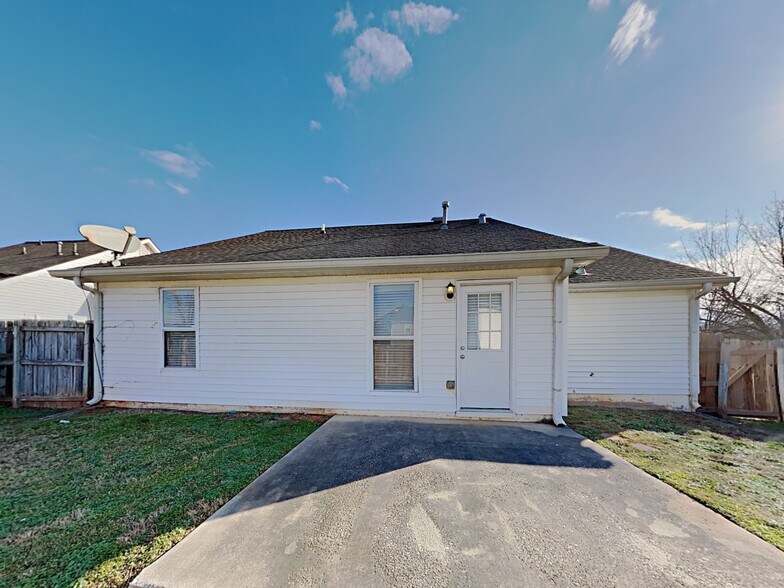 Building Photo - 403 Tina Hely Ct