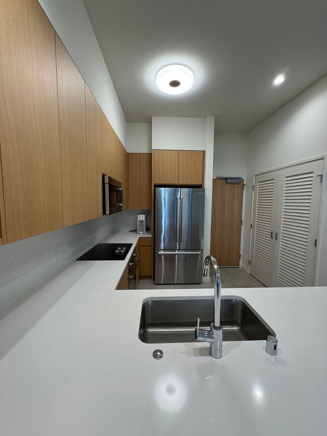 Building Photo - Sky Ala Moana West 1 bedroom, 1 bathroom l...