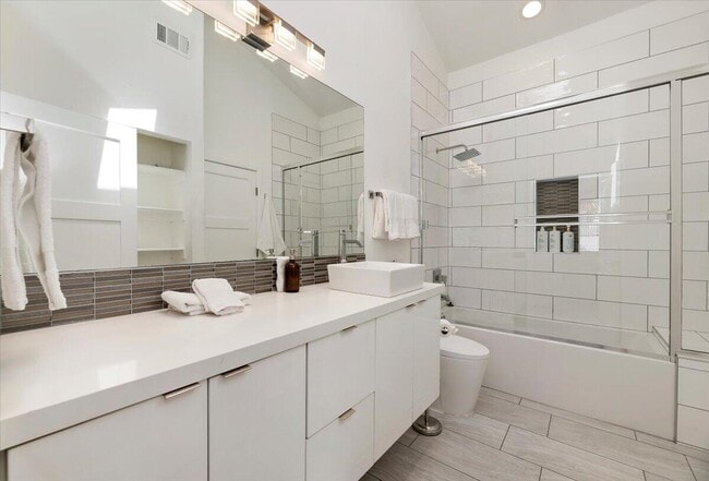 Building Photo - 53245 Avenida Martinez