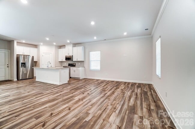 Building Photo - 3026 Lisburn St