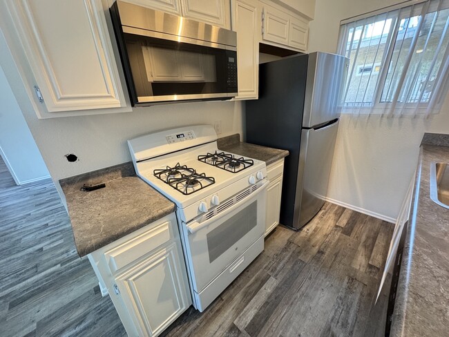 Building Photo - 5382 Circle Dr