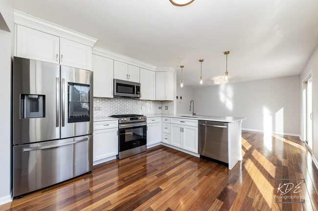 Building Photo - 350 Pearson Cir