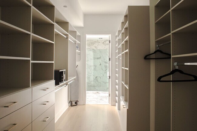 Building Photo - 60 E Randolph St