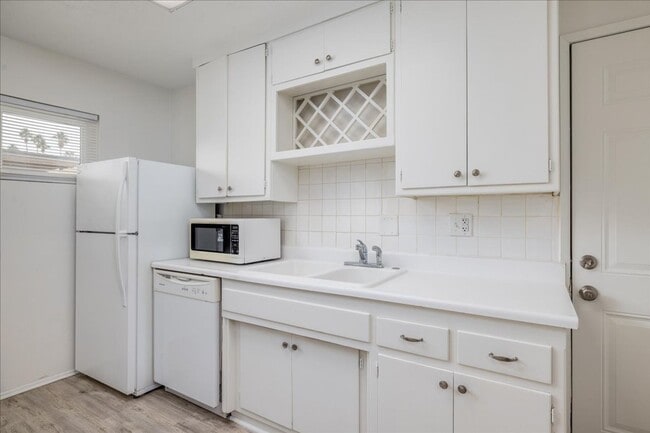 Building Photo - 3 Bed / 2 Bath Home with Two-Car Garage, Laundry and a Storage Shed/Work Space