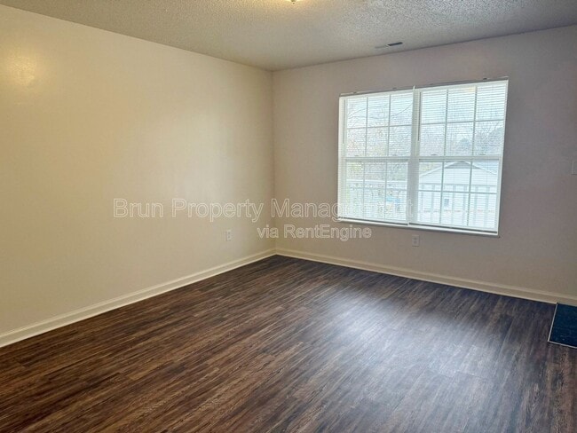 Building Photo - 5606 Boxwood Garden Way