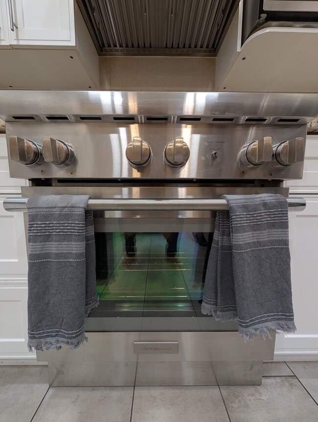 Building Photo - 20400 Summercrest Dr