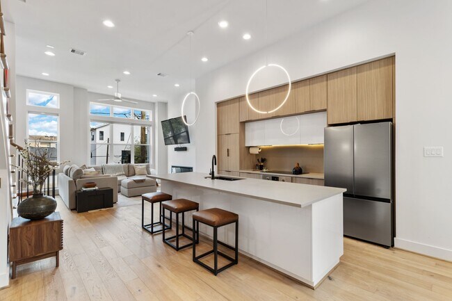 Building Photo - 1504 Ennis St