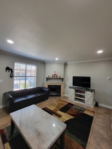 Building Photo - 5704 E Aire Libre Ave