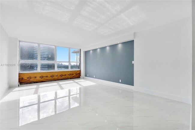 Building Photo - 780 NE 69th St