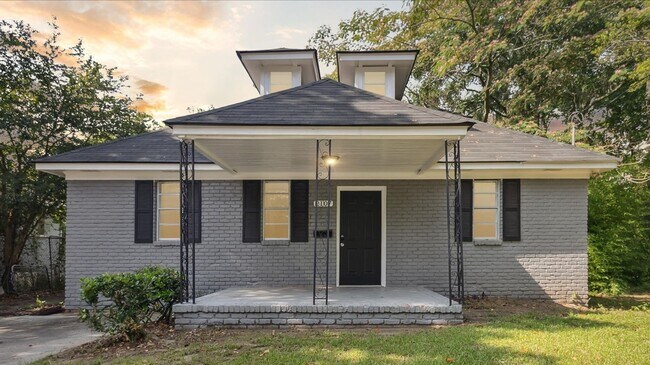 Primary Photo - Huge East Savannah 5BR/2BA House For Rent