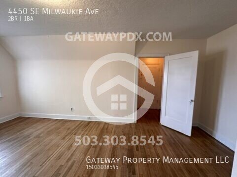 Building Photo - 4450 SE Milwaukie Ave