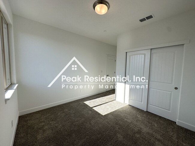 Building Photo - Brand New West Roseville 4bd/3.5ba with Se...