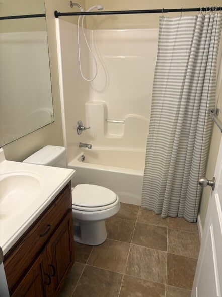 Bathroom - 416 N Green St
