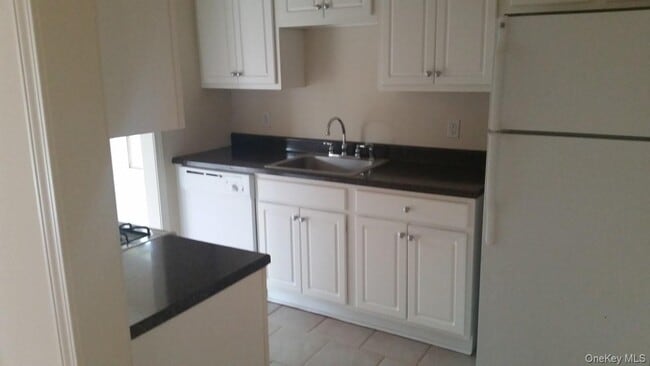 Building Photo - 194 E Main St