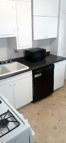 Building Photo - 606 Dodge St