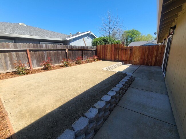 Building Photo - 7945-7947 Tangors Way