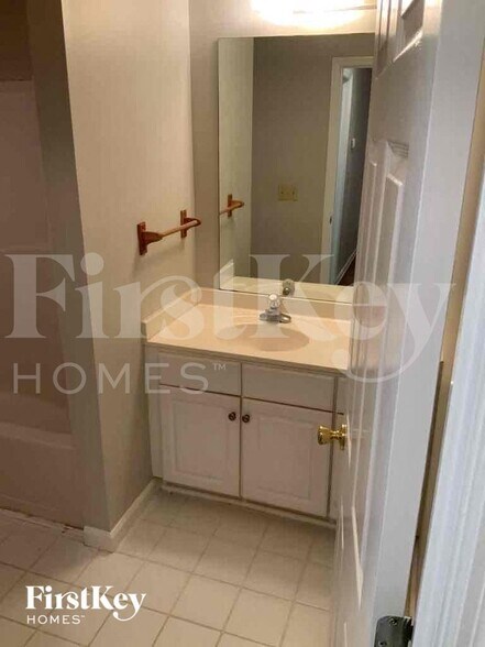 Building Photo - 1675 Pilgrim Way