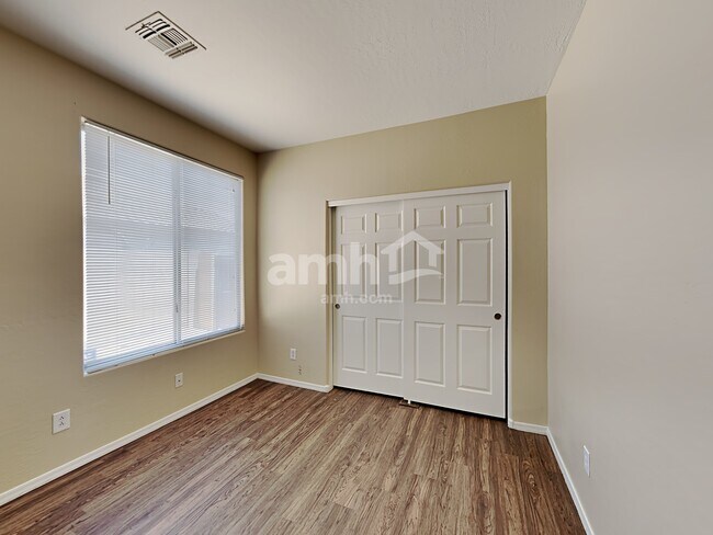 Building Photo - 10146 W Cordes Rd